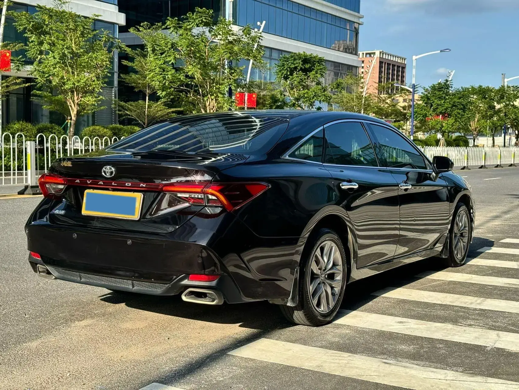 2019 TOYOTA AVALON thumbnail 2