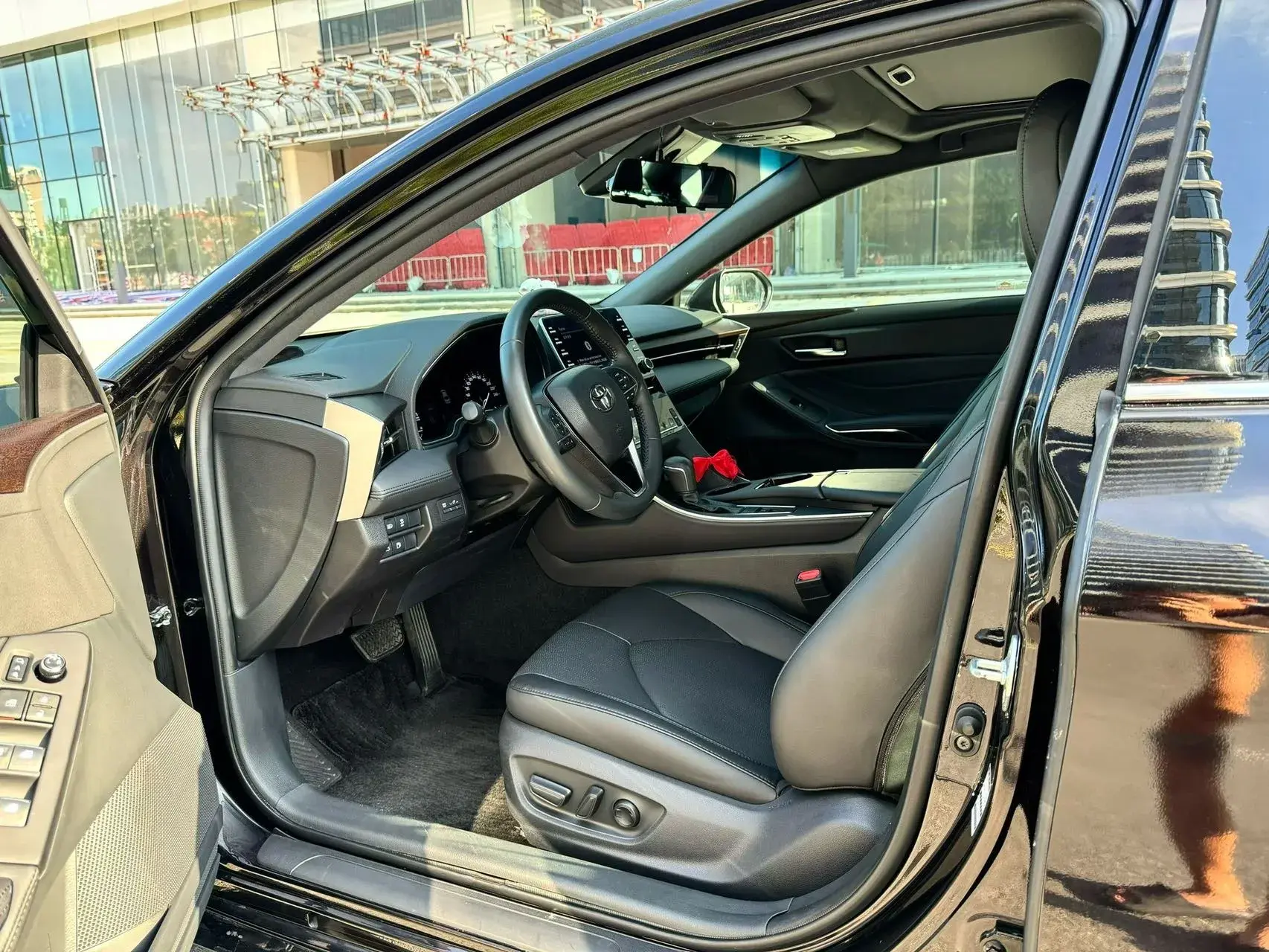 2019 TOYOTA AVALON thumbnail 3