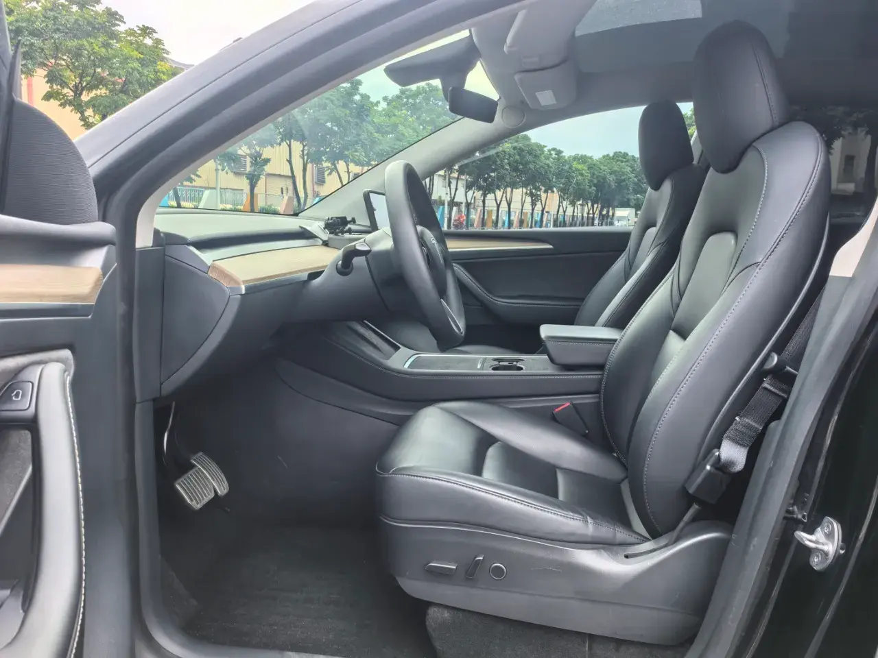 2021 TESLA MODEL thumbnail 4