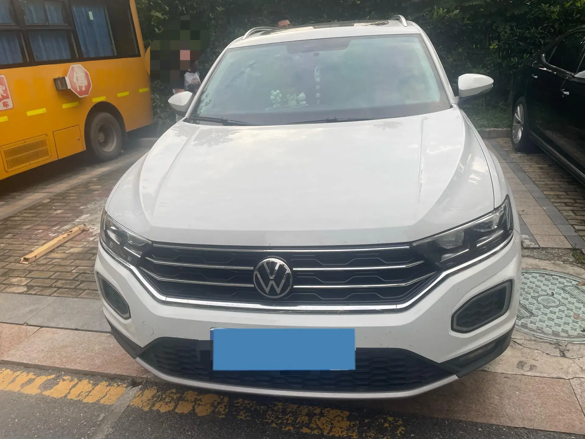 2022 VOLKSWAGEN T-ROC thumbnail 2