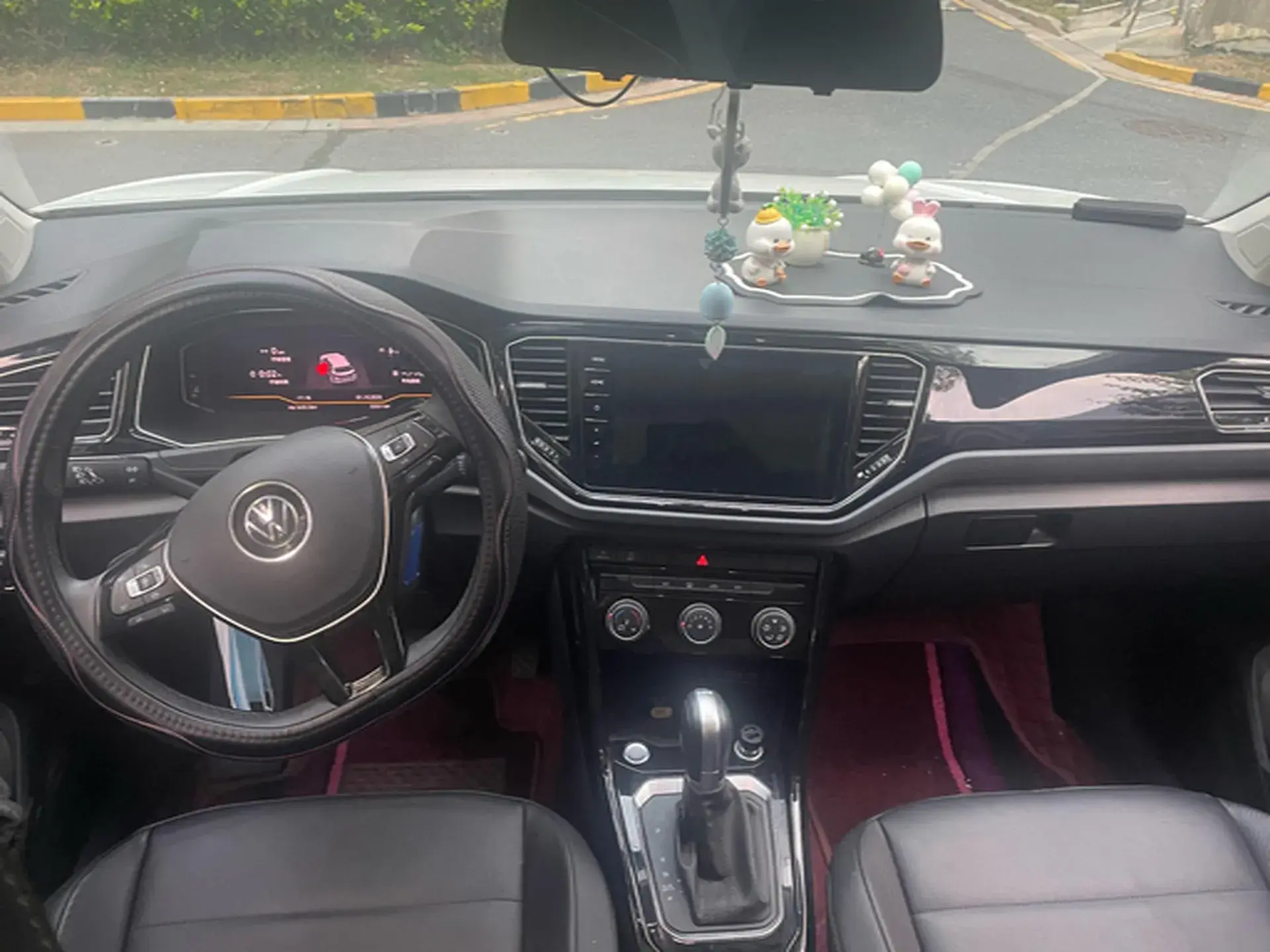 2022 VOLKSWAGEN T-ROC thumbnail 3