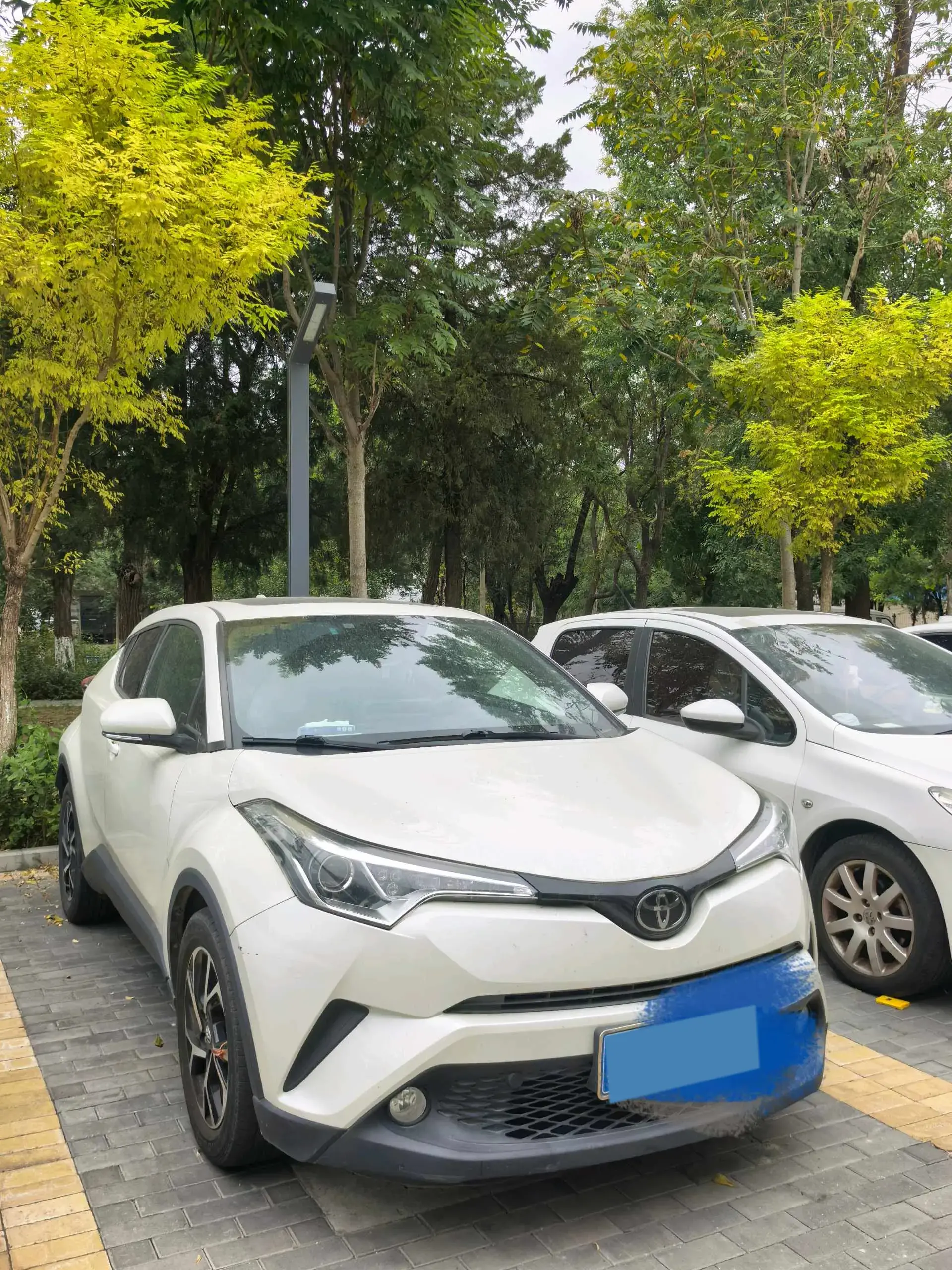 2018 TOYOTA C-HR thumbnail 2