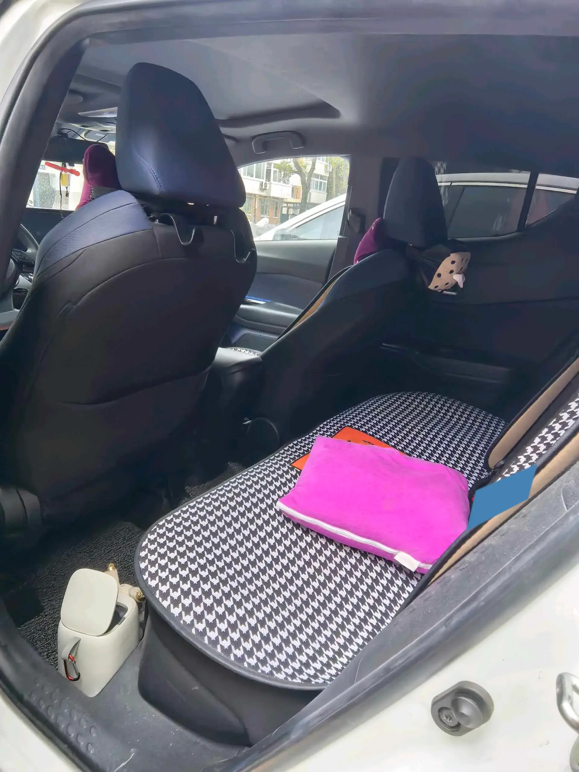 2018 TOYOTA C-HR thumbnail 4