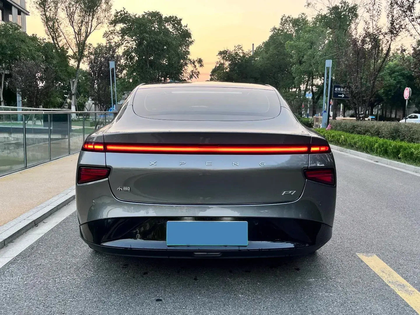 2020 XPENG P7 thumbnail 4