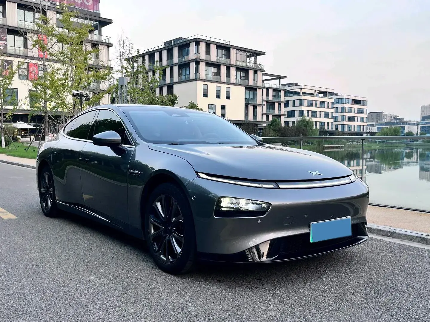 2020 XPENG P7 thumbnail 3