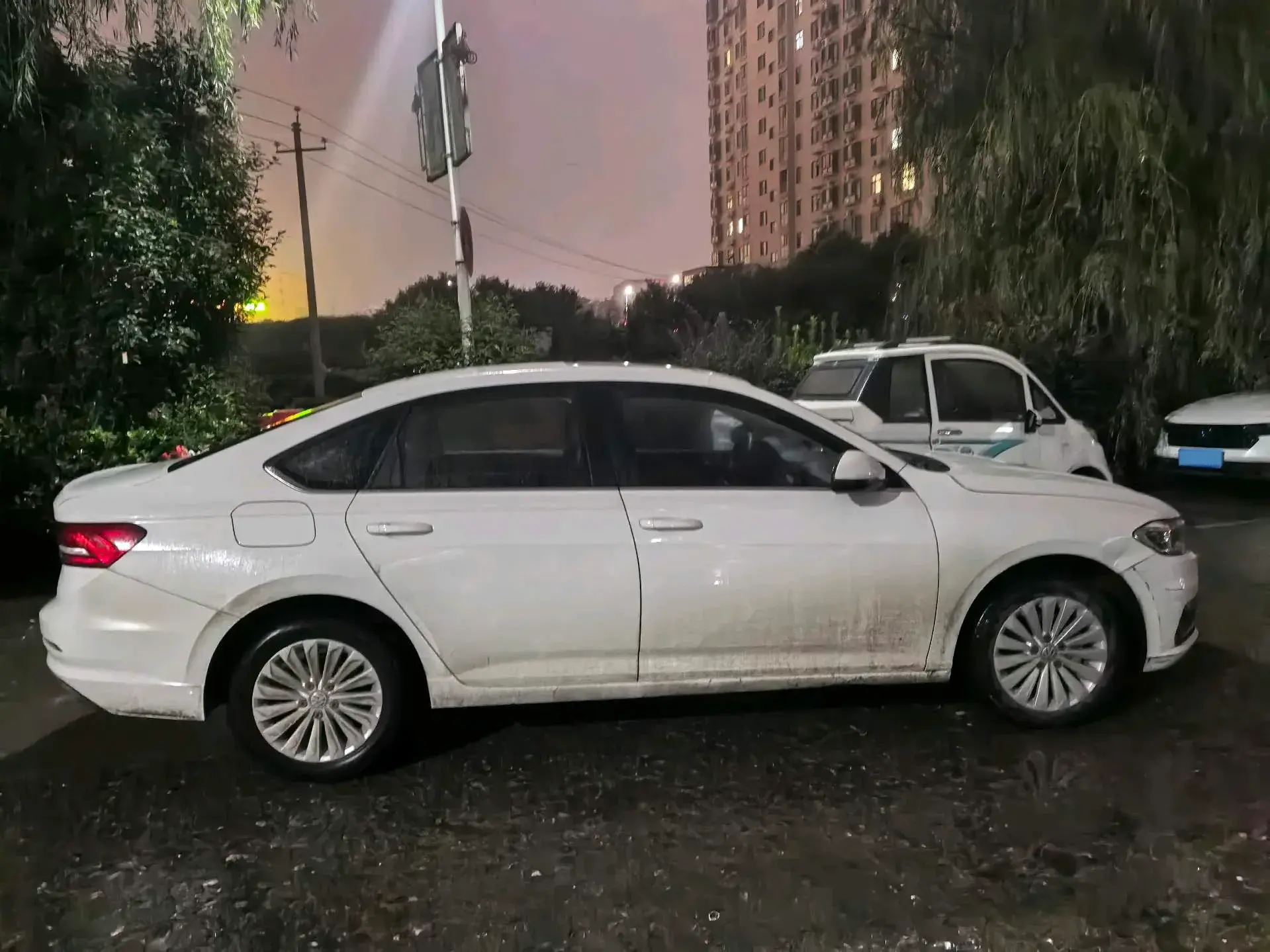 2018 VOLKSWAGEN LAVIDA thumbnail 3