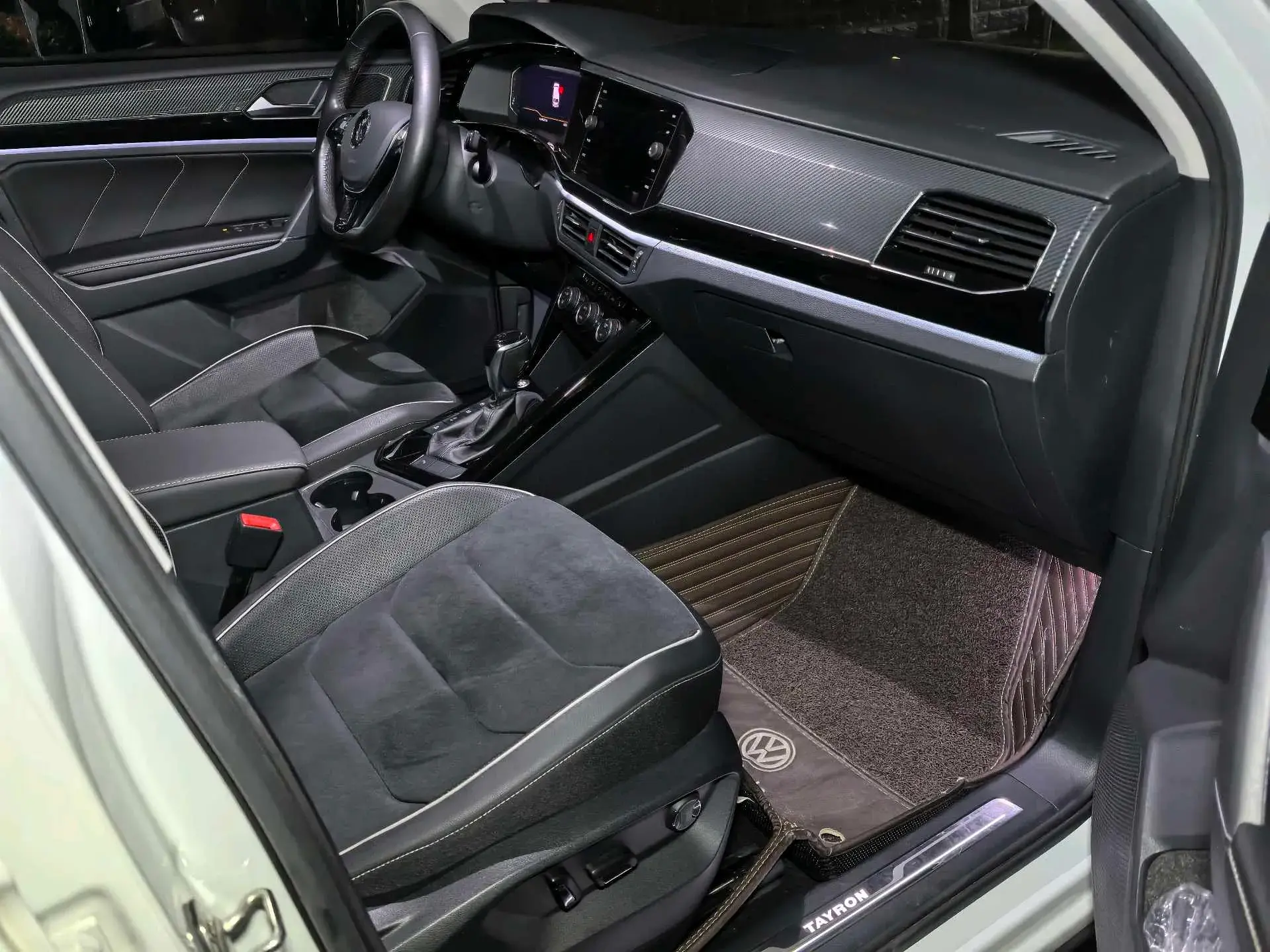 2019 VOLKSWAGEN TAYRON thumbnail 4