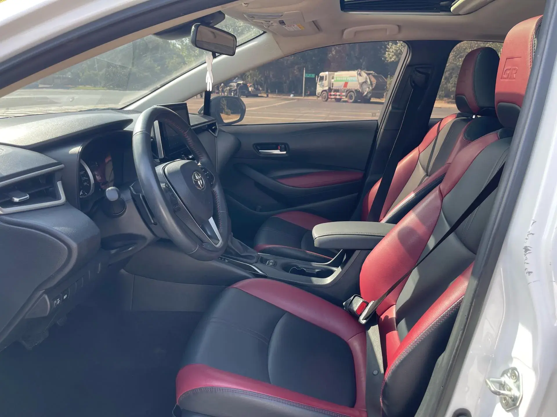 2021 TOYOTA COROLLA thumbnail 4