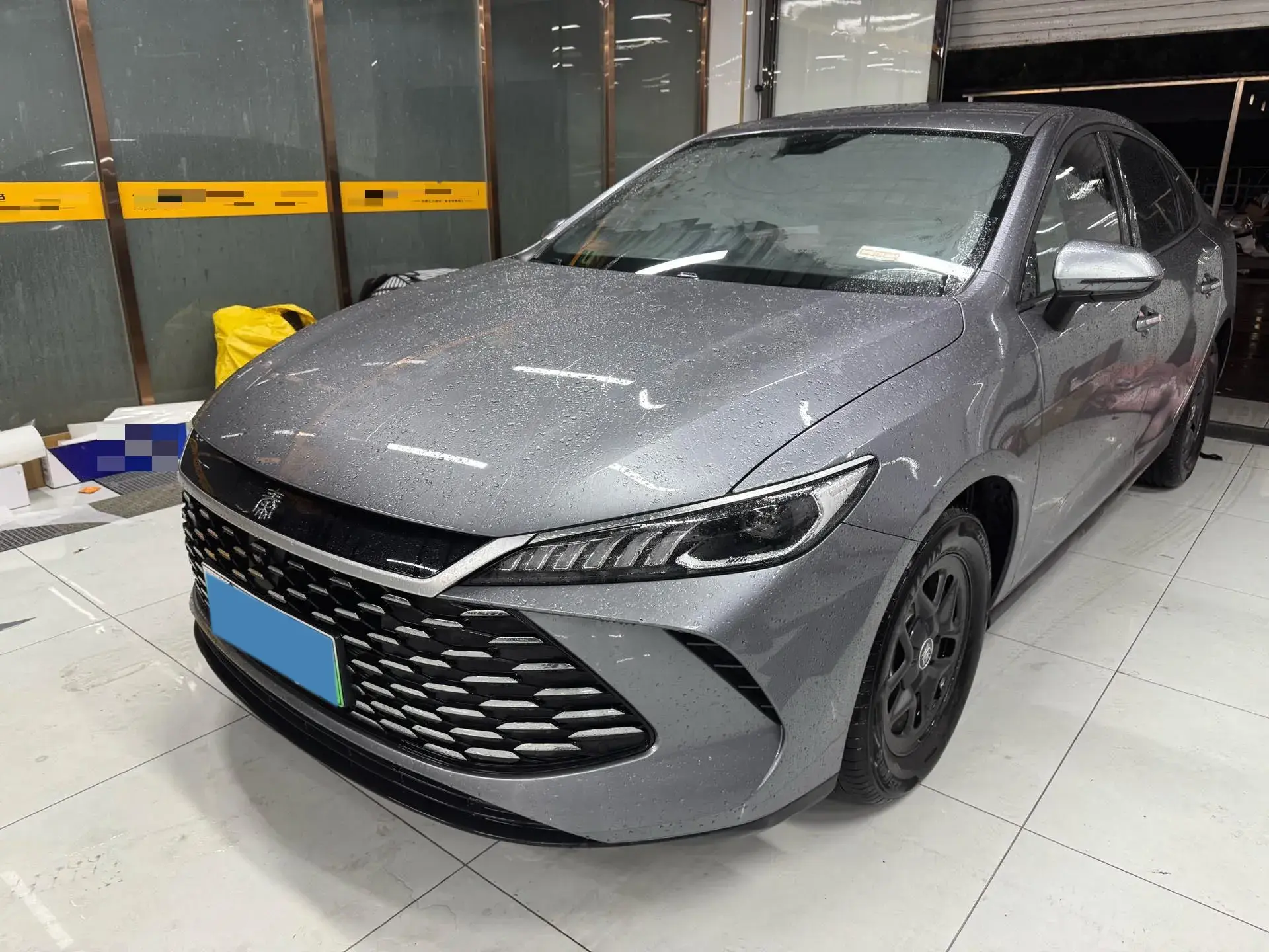 2025 BYD SEAL05 view 1