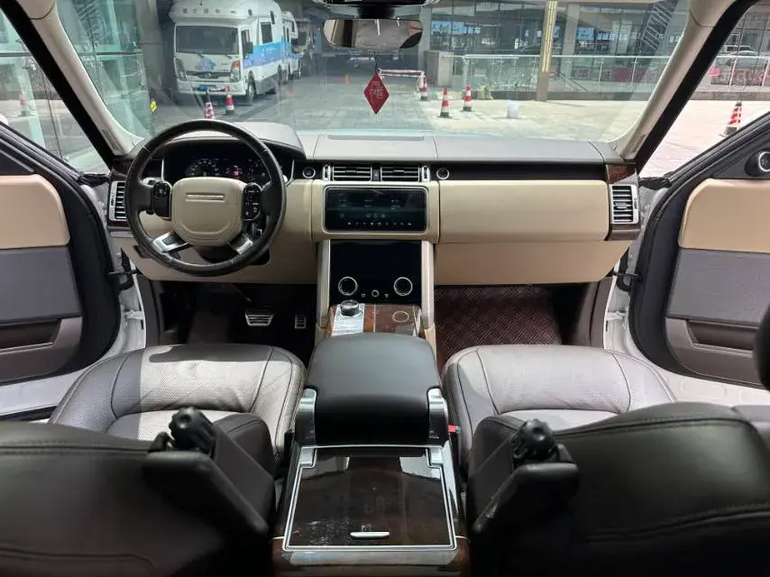 2020 LAND ROVER thumbnail 4