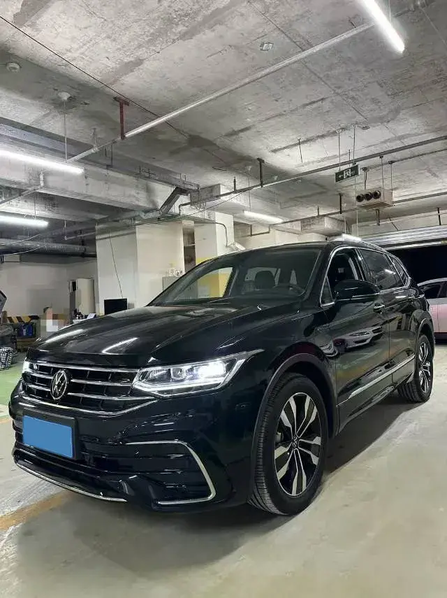 2024 VOLKSWAGEN TIGUAN view 1