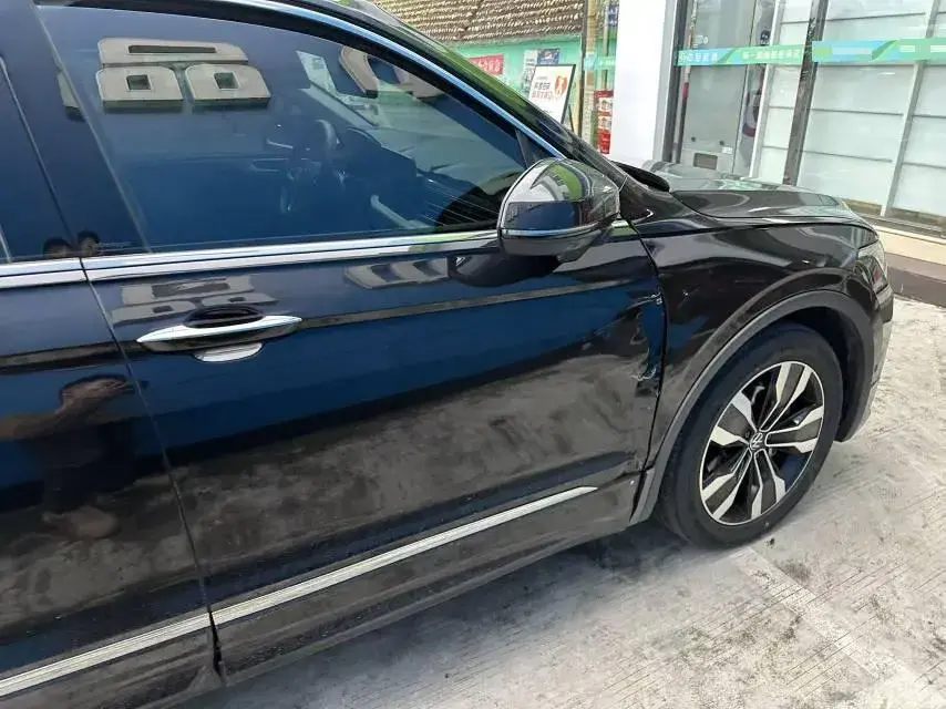 2024 VOLKSWAGEN TIGUAN thumbnail 4