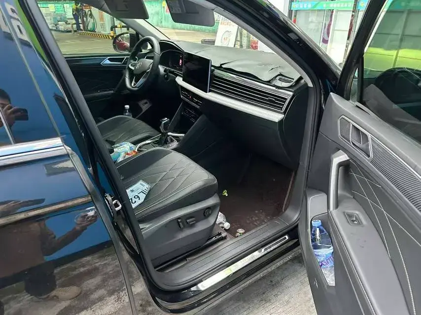 2024 VOLKSWAGEN TIGUAN thumbnail 2