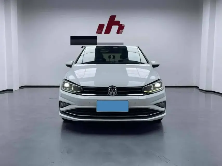 2019 VOLKSWAGEN GOLF thumbnail 3