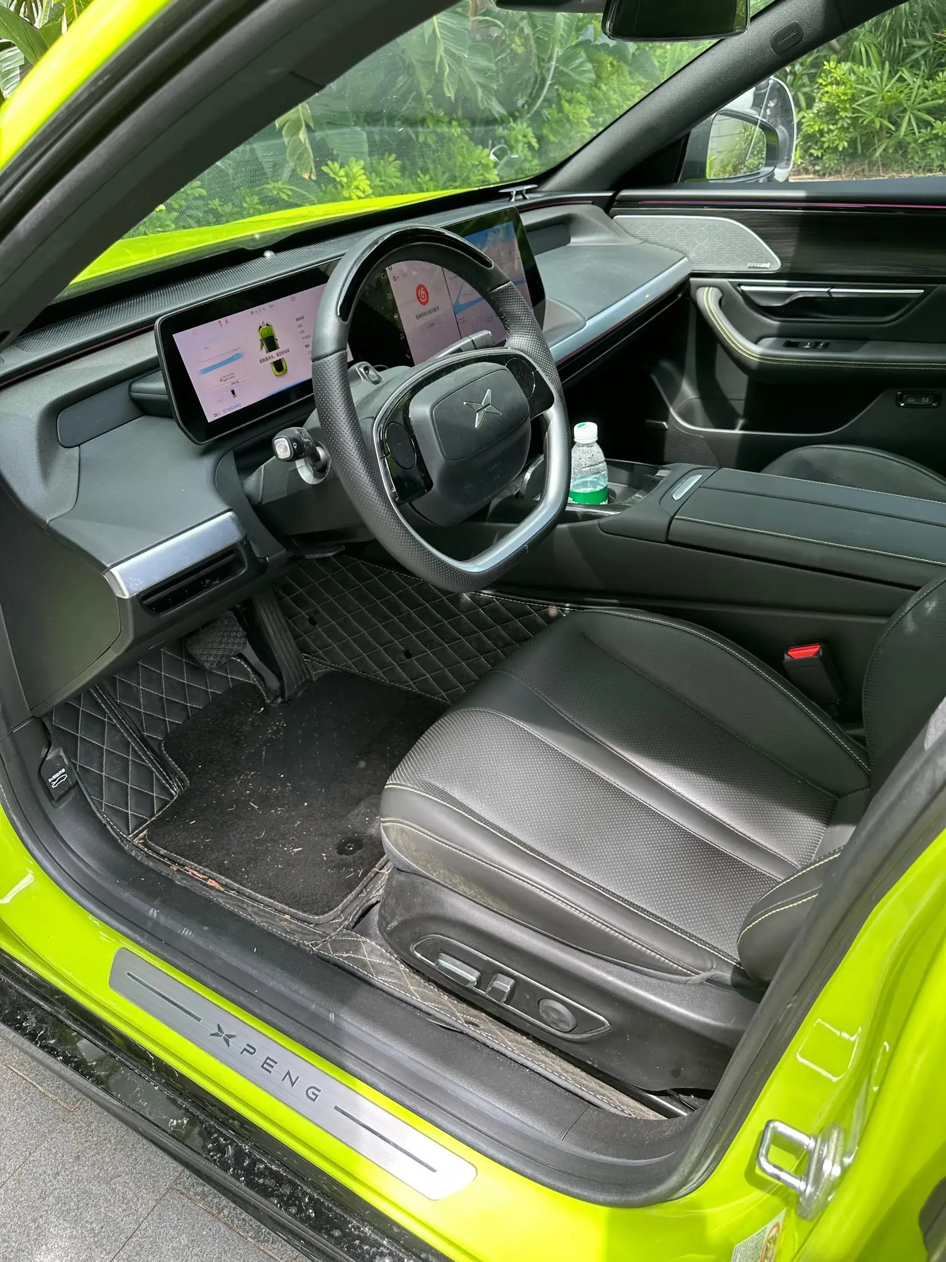 2021 XPENG P7 thumbnail 3
