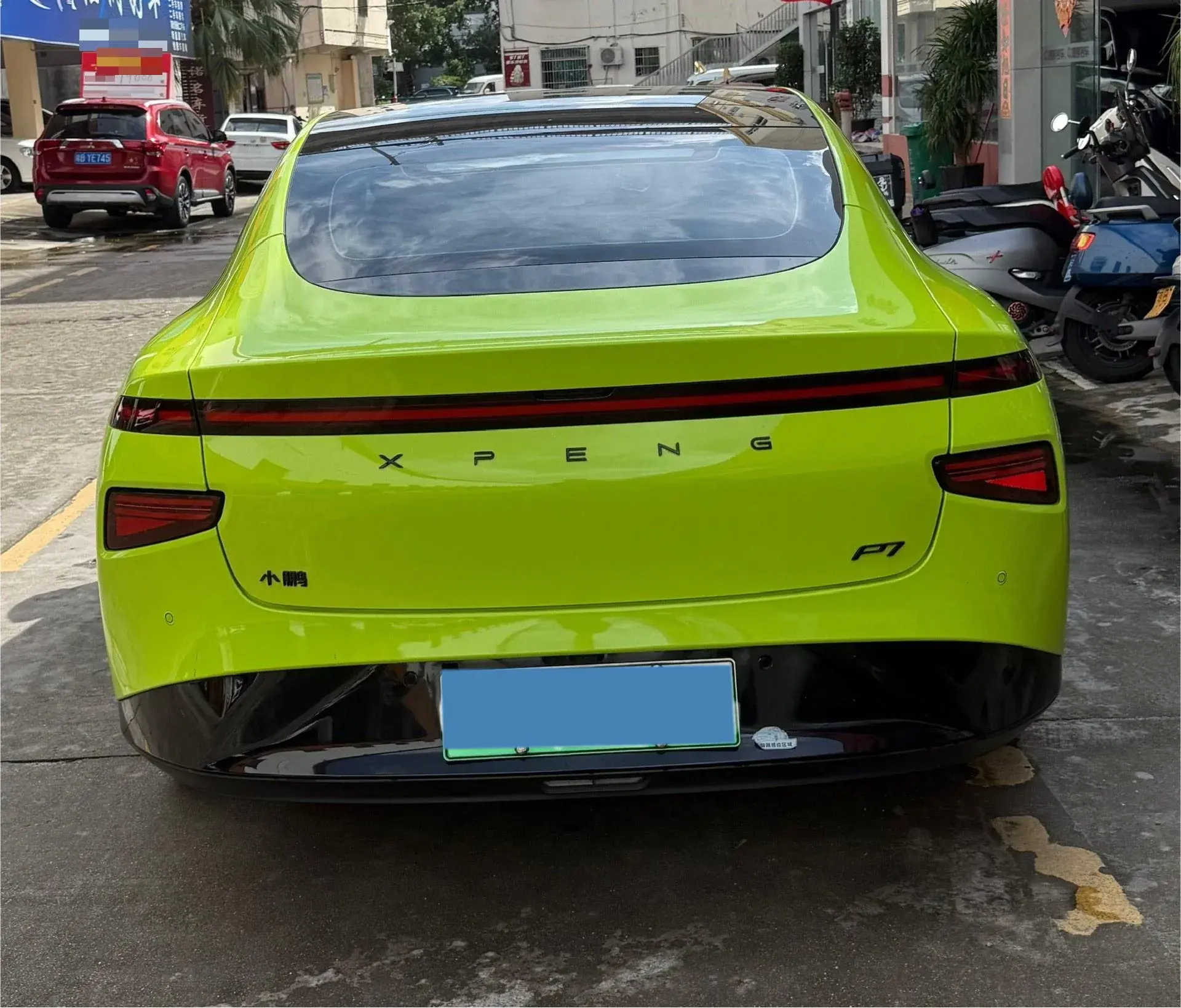 2021 XPENG P7 thumbnail 4