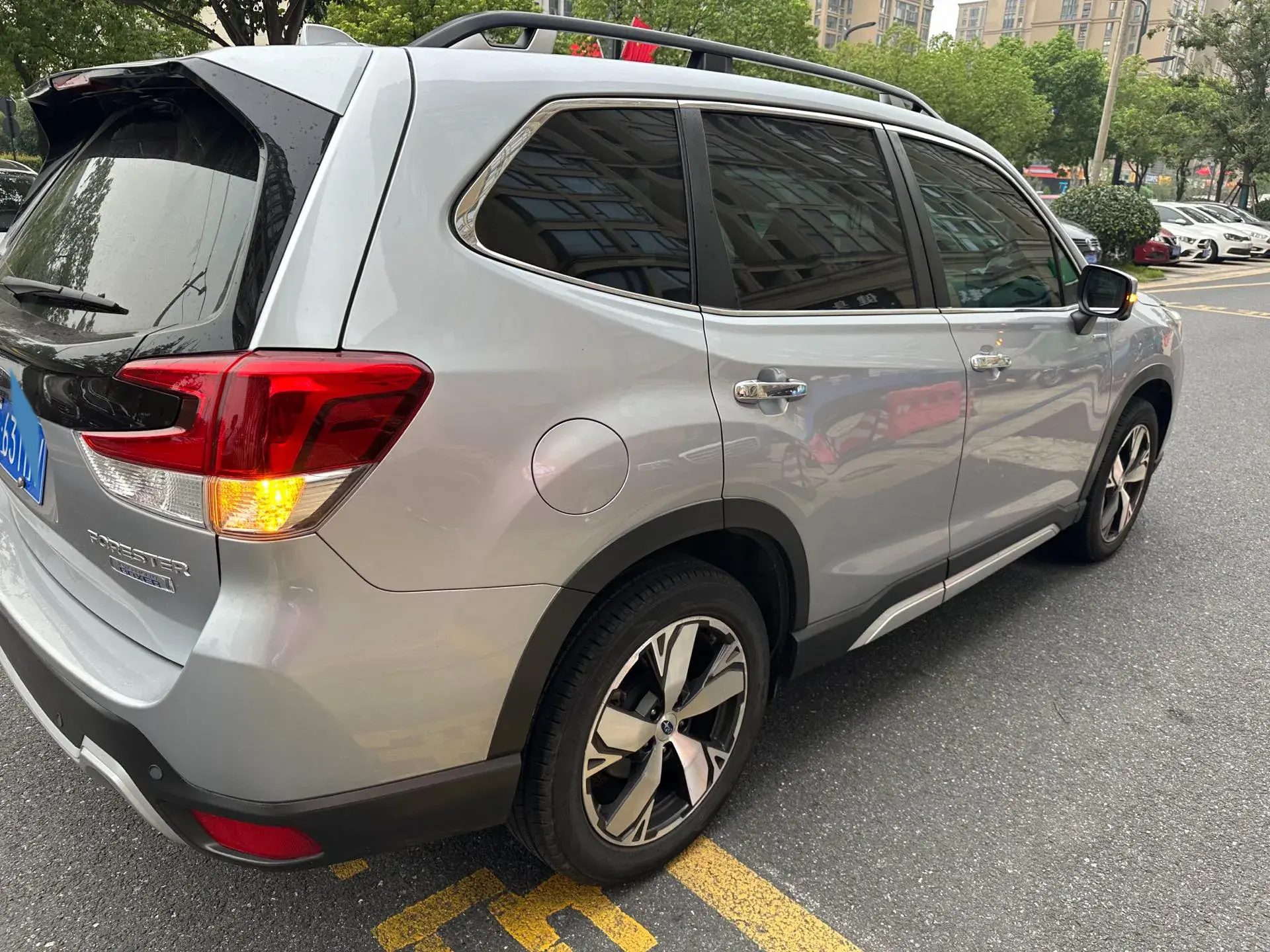 2019 SUBARU FORESTER thumbnail 4