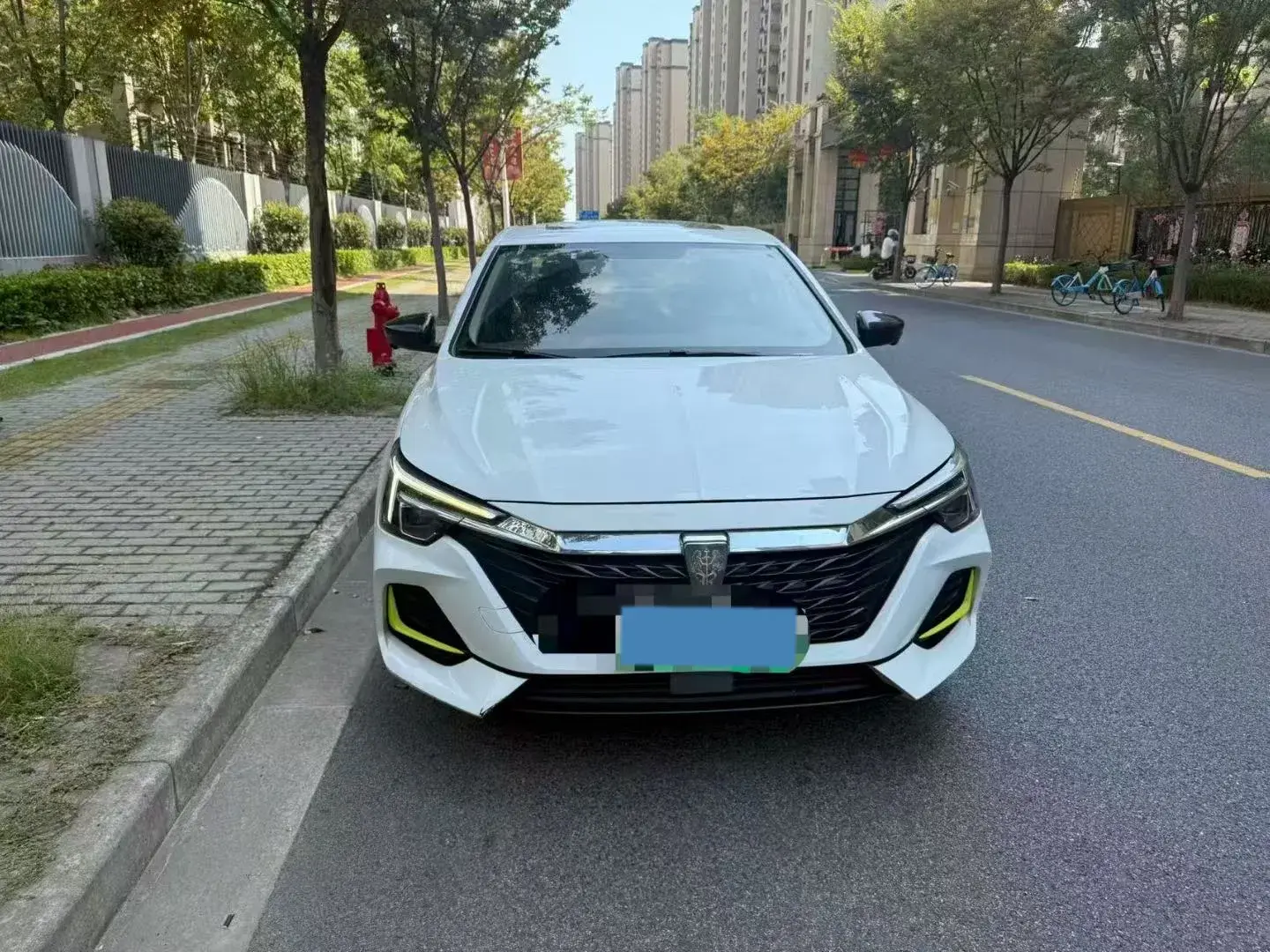 2020 ROEWE I6 thumbnail 2