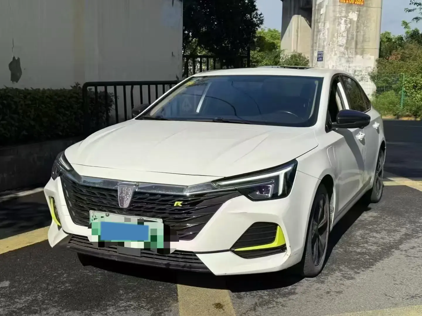 2020 ROEWE I6 view 1