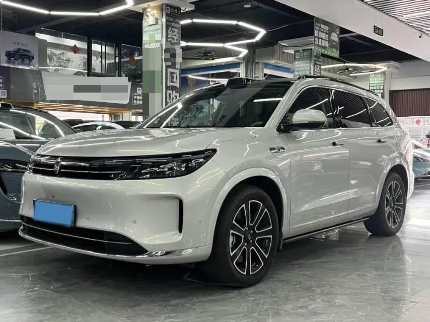 2024 AITO AITO M7 1.5T 152HP L4 REEV 42KWH 2024 AITO AITO M7 1.5T 152HP L4 REEV 42KWH