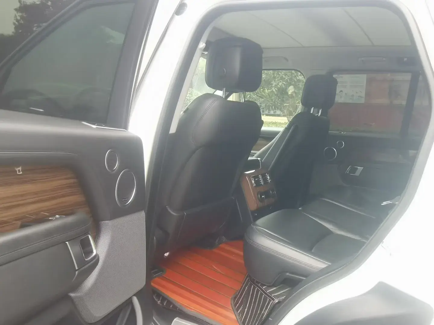 2018 LAND ROVER thumbnail 4