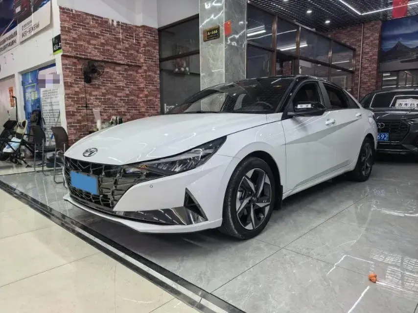 2022 HYUNDAI ELANTRA view 1