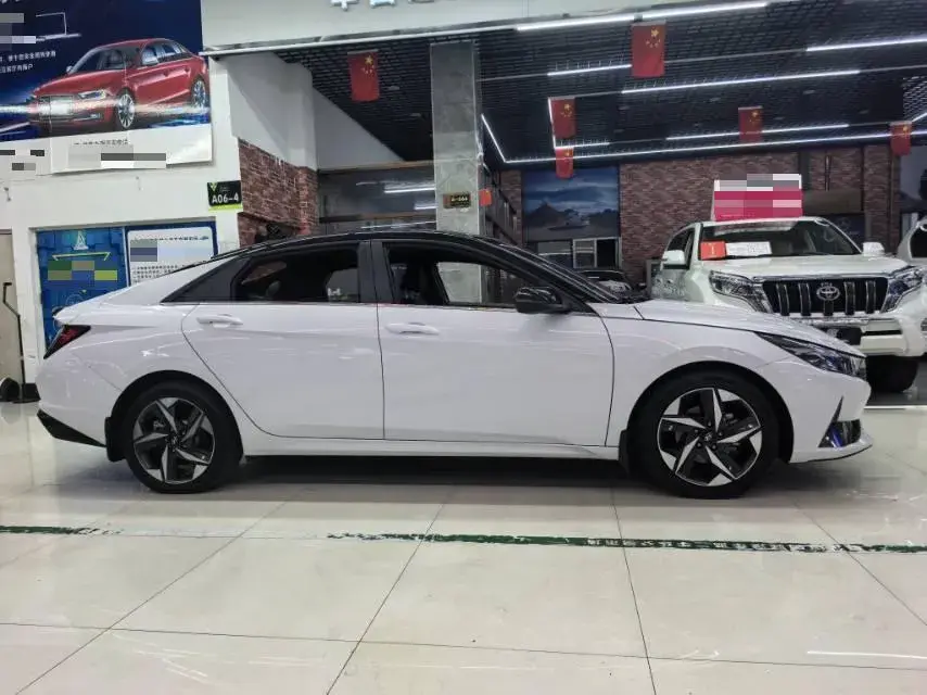 2022 HYUNDAI ELANTRA thumbnail 3