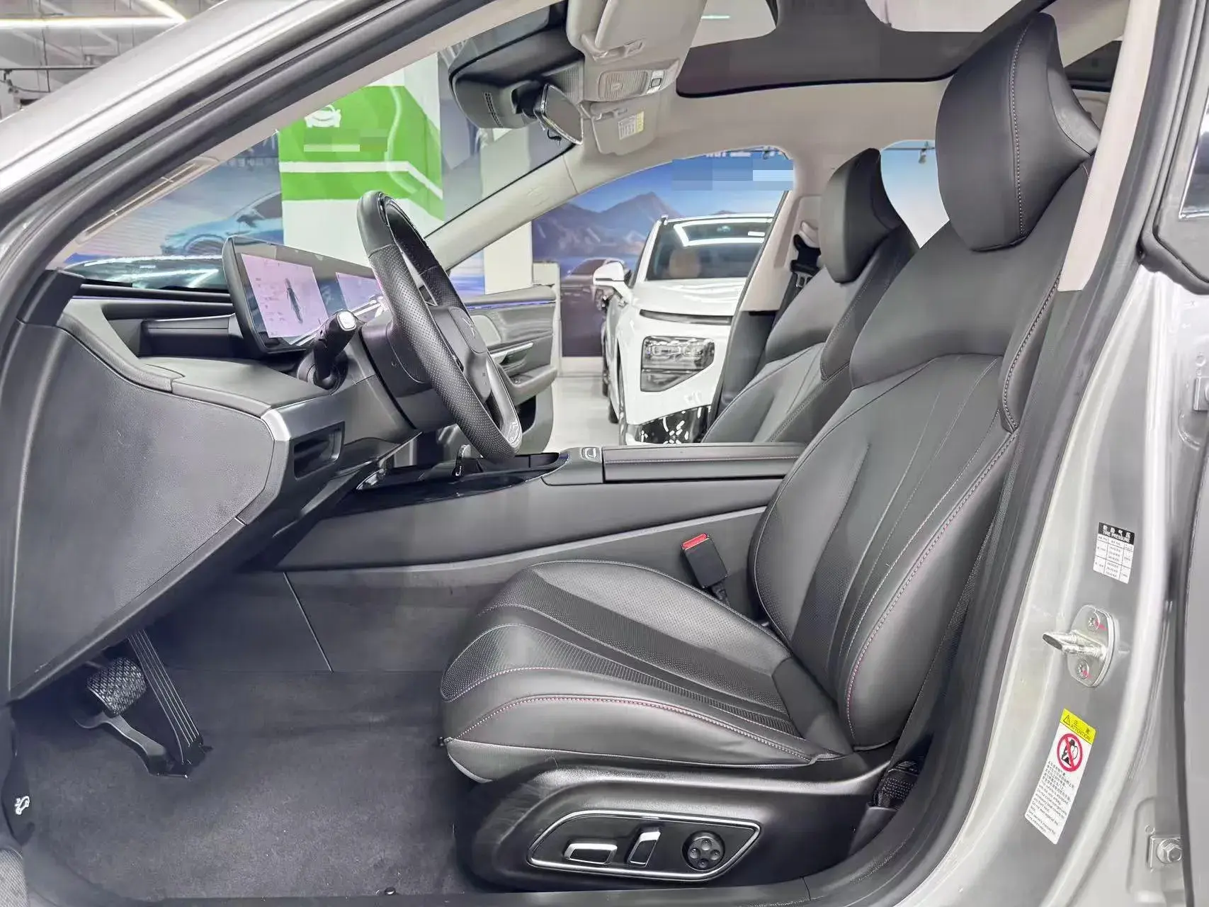 2020 XPENG P7 thumbnail 4