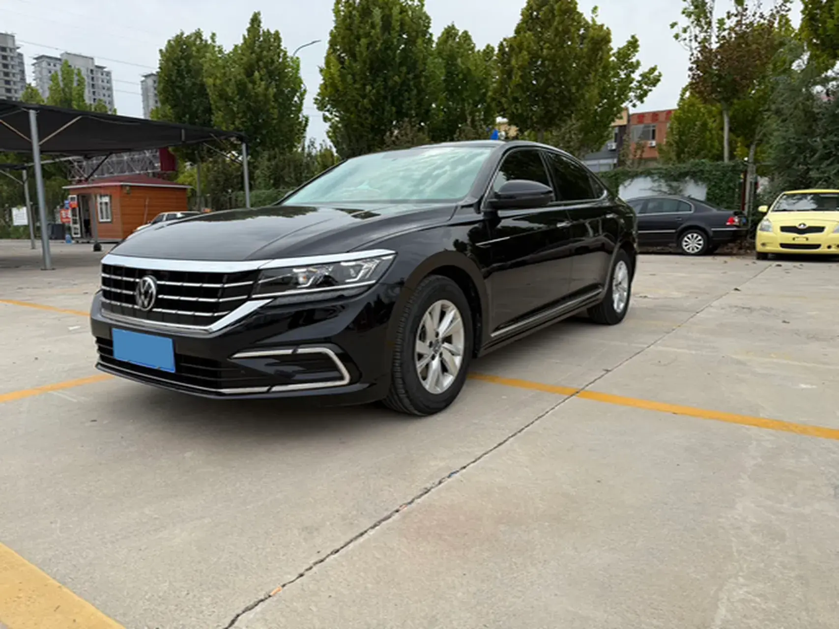 2021 VOLKSWAGEN PASSAT view 1
