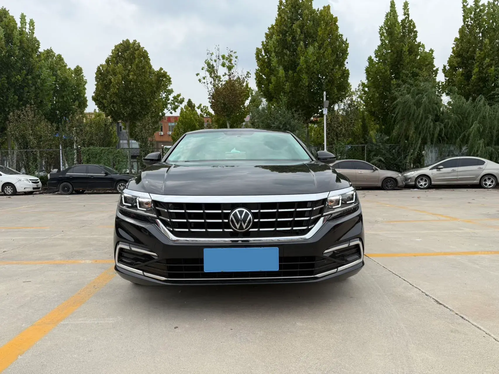 2021 VOLKSWAGEN PASSAT thumbnail 3