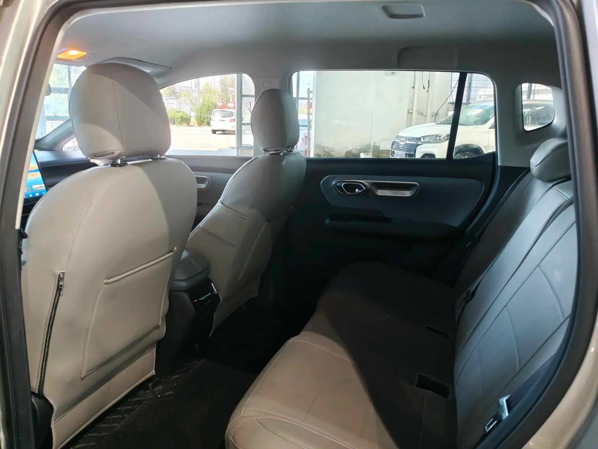 2023 AION Y thumbnail 3