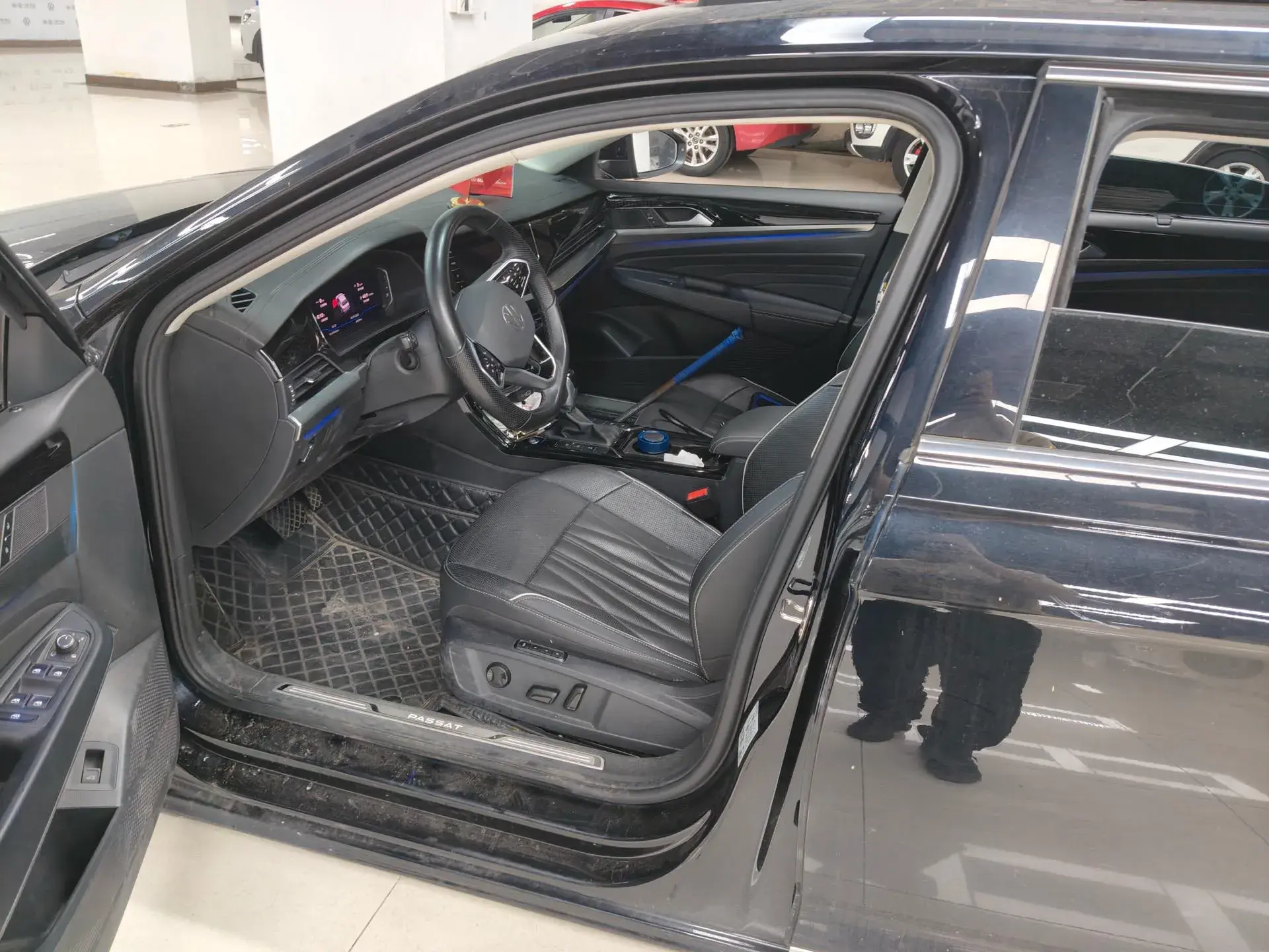 2022 VOLKSWAGEN PASSAT thumbnail 3