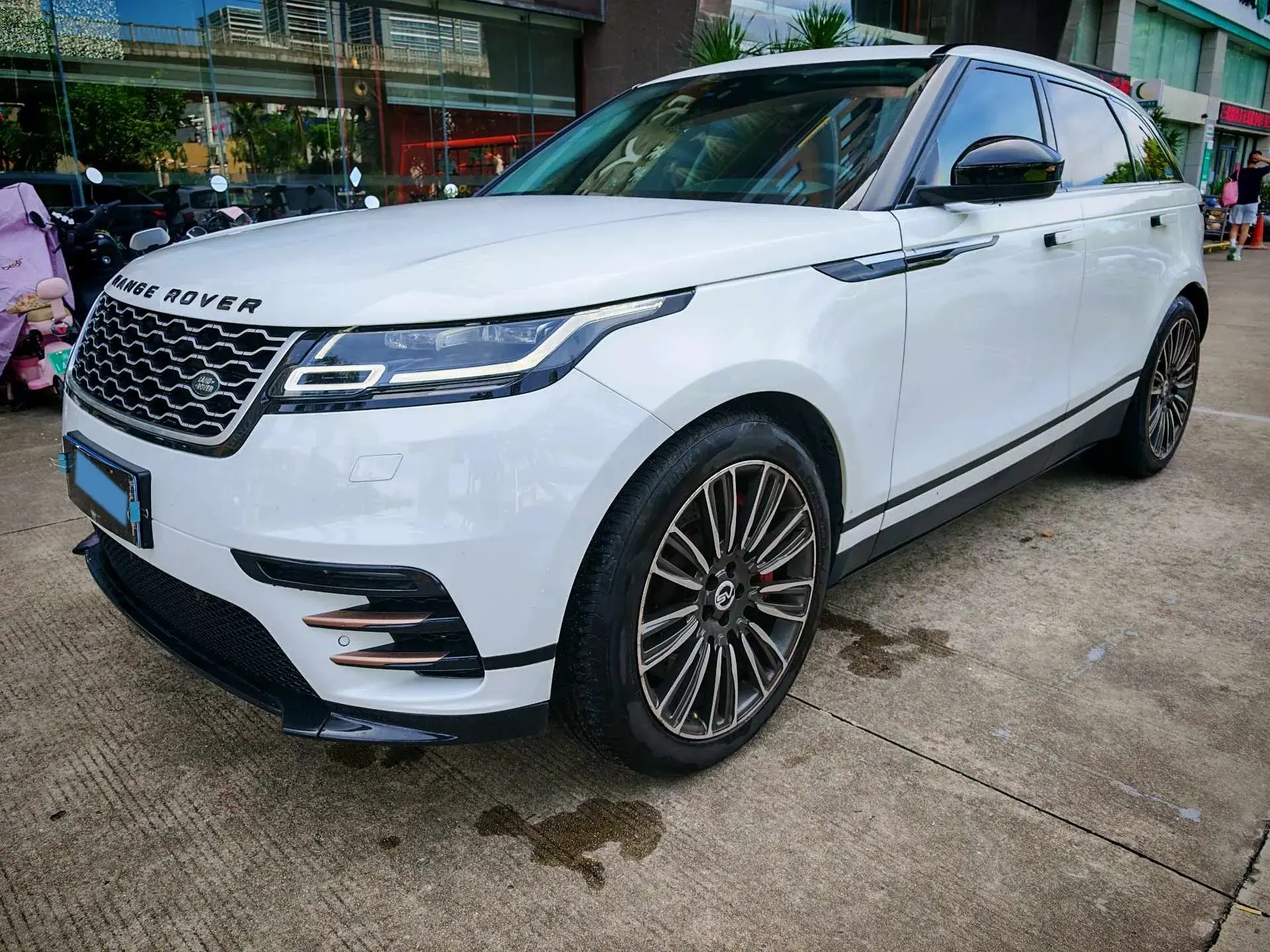 2018 LAND ROVER view 1