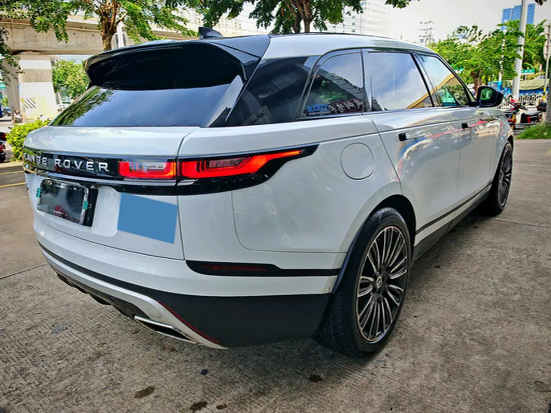 2018 LAND ROVER thumbnail 3