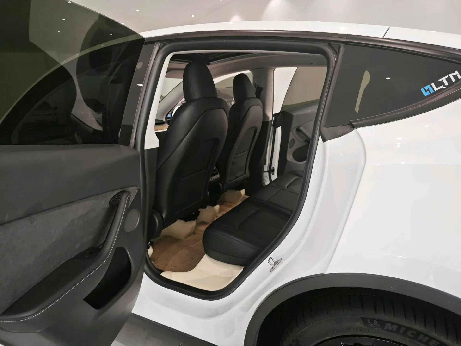 2022 TESLA MODEL thumbnail 3