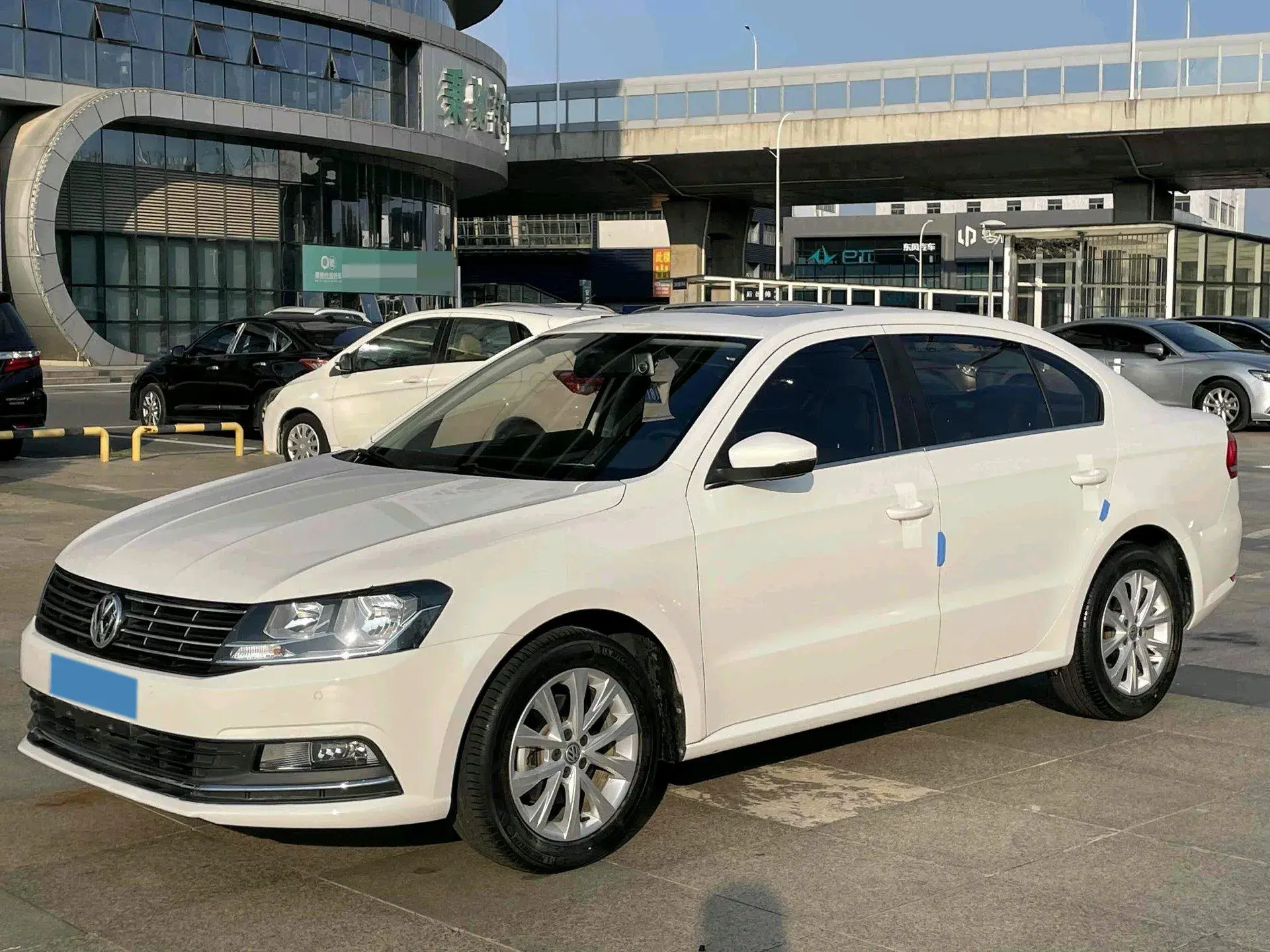 2017 VOLKSWAGEN LAVIDA view 1