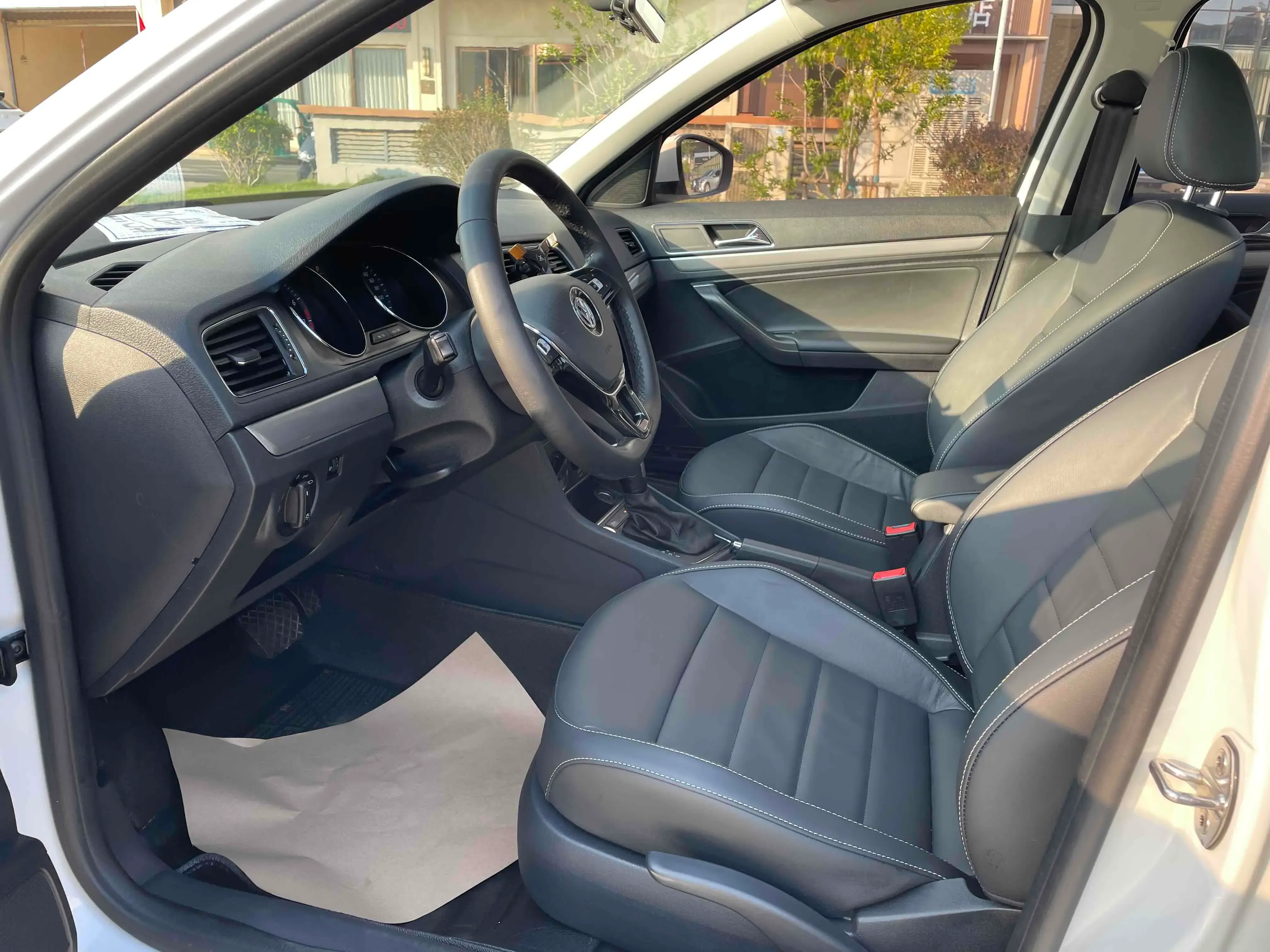 2017 VOLKSWAGEN LAVIDA thumbnail 4