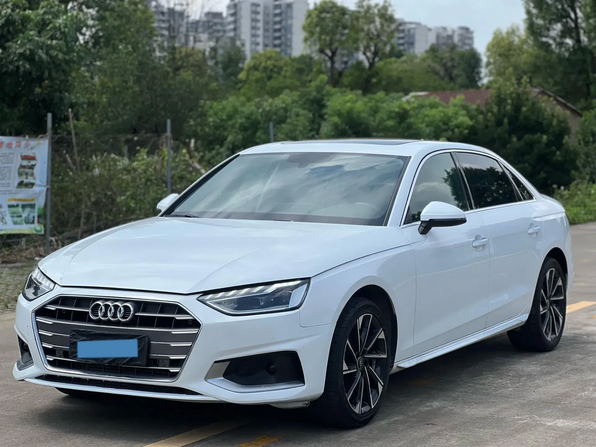 2020 AUDI A4L view 1