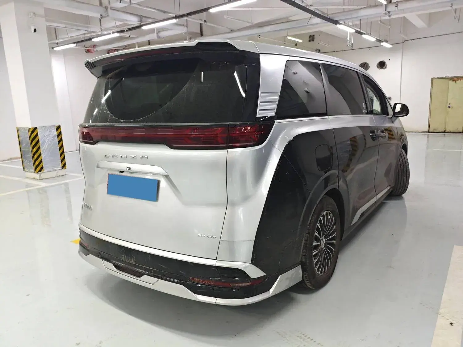 2022 DENZA D9 thumbnail 3