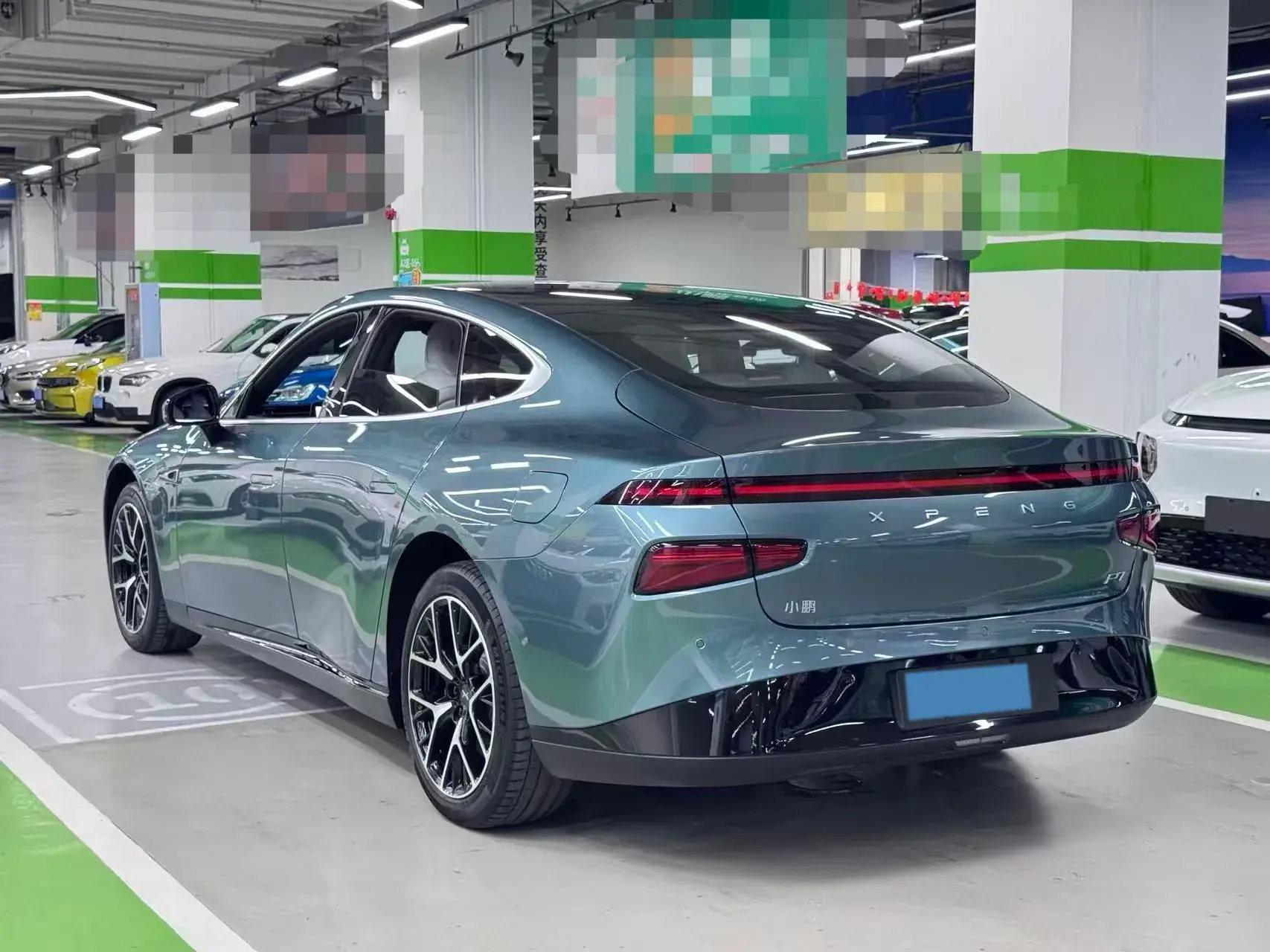 2023 XPENG P7 thumbnail 3