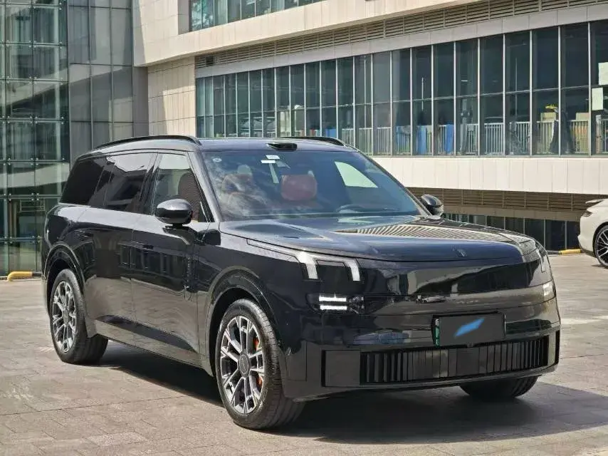 2025 LYNK&CO 900 thumbnail 3