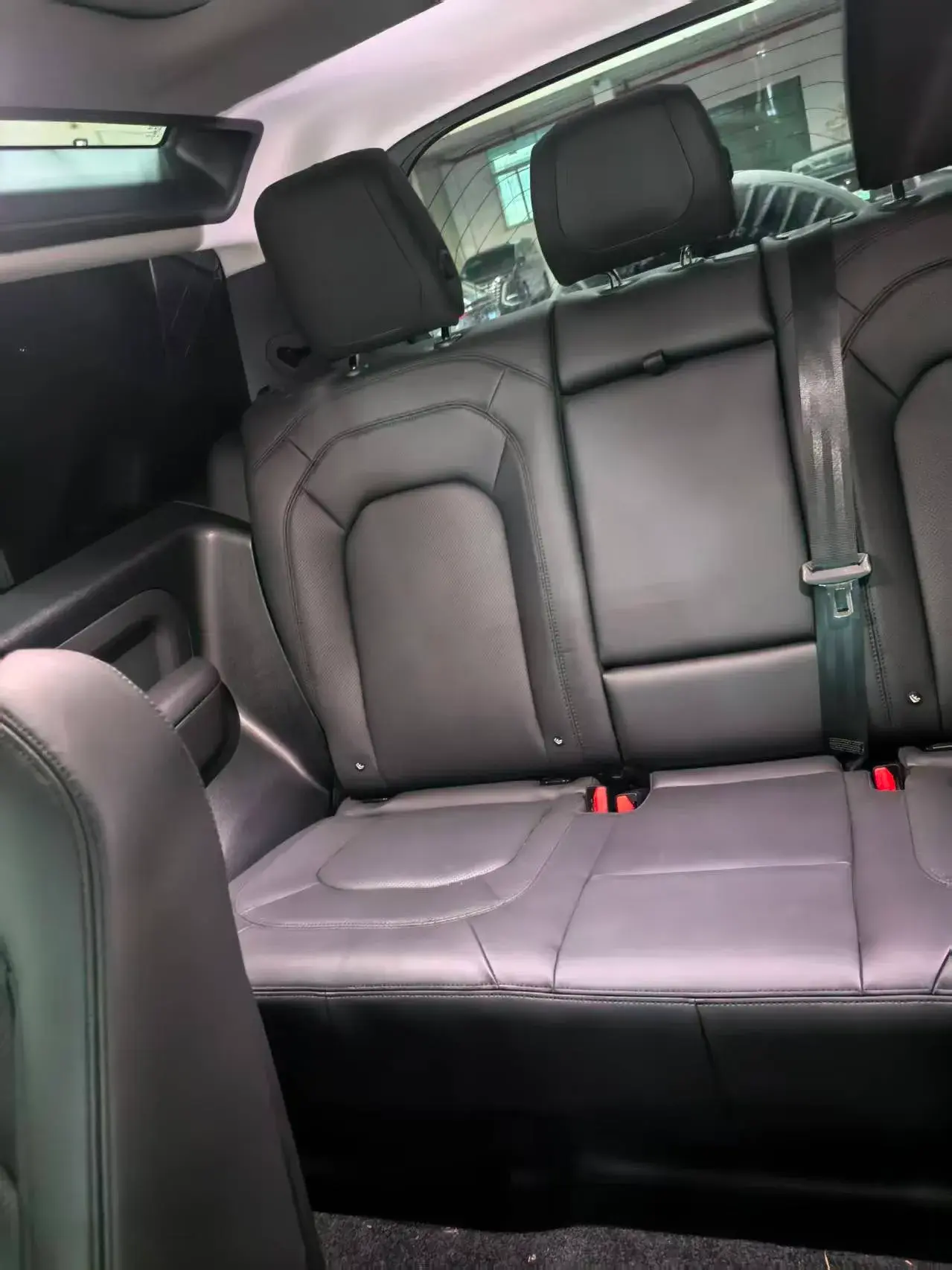 2024 LAND ROVER thumbnail 4