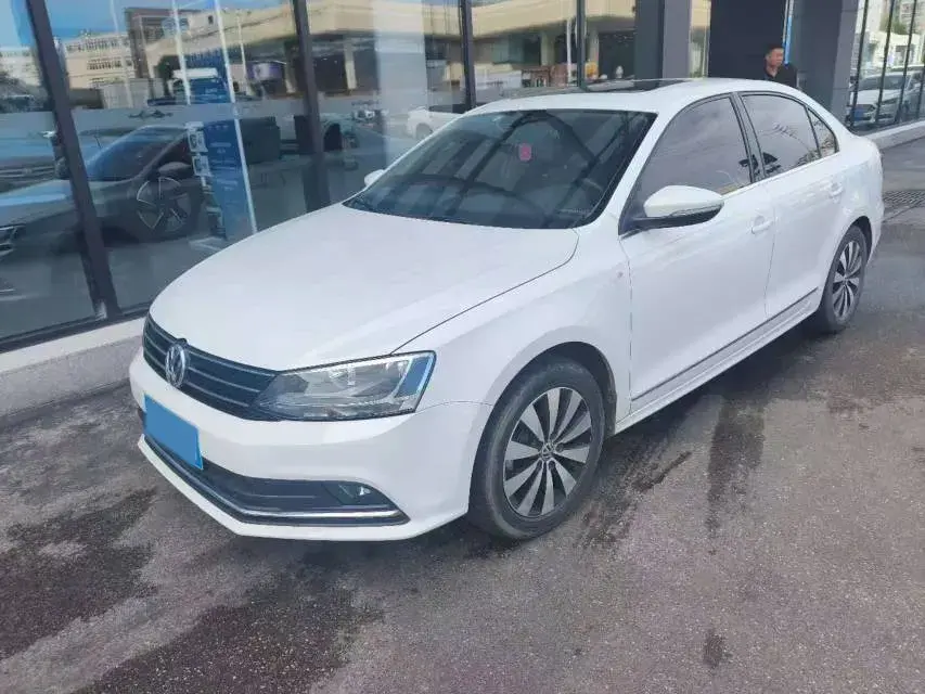 2018 VOLKSWAGEN SAGITAR view 1
