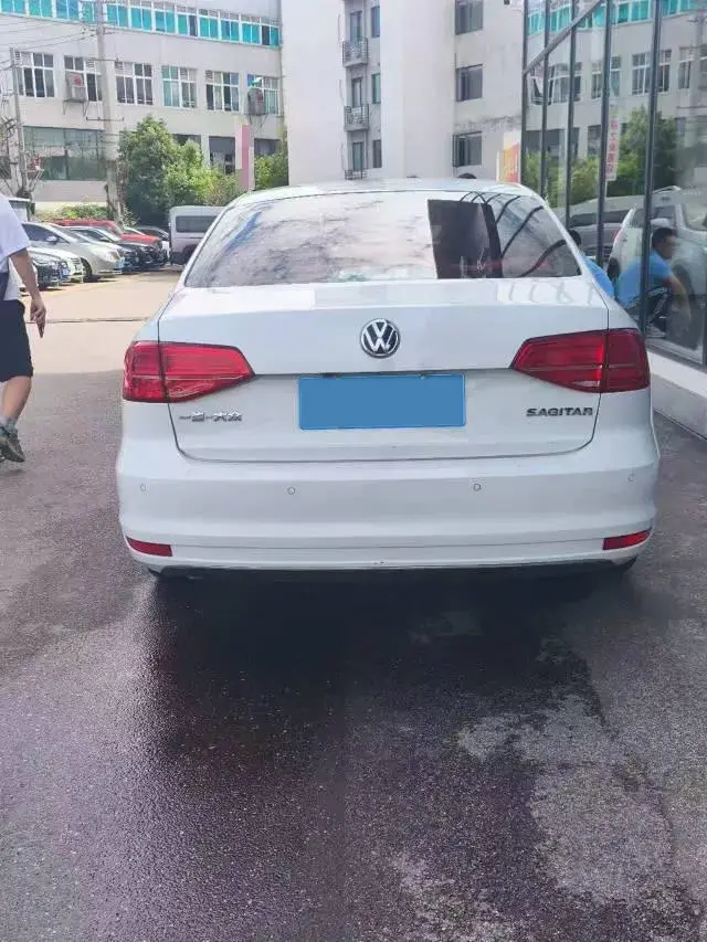 2018 VOLKSWAGEN SAGITAR thumbnail 3