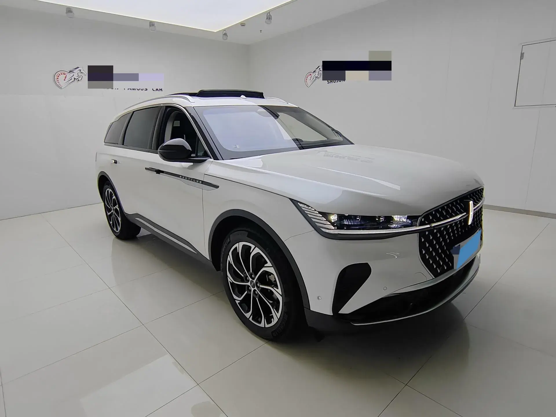 2023 LINCOLN NAUTILUS thumbnail 3