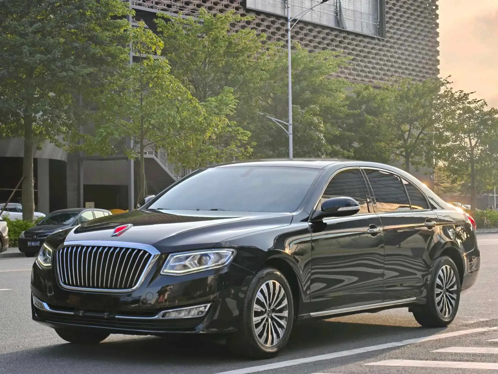 2018 HONGQI H7 view 1