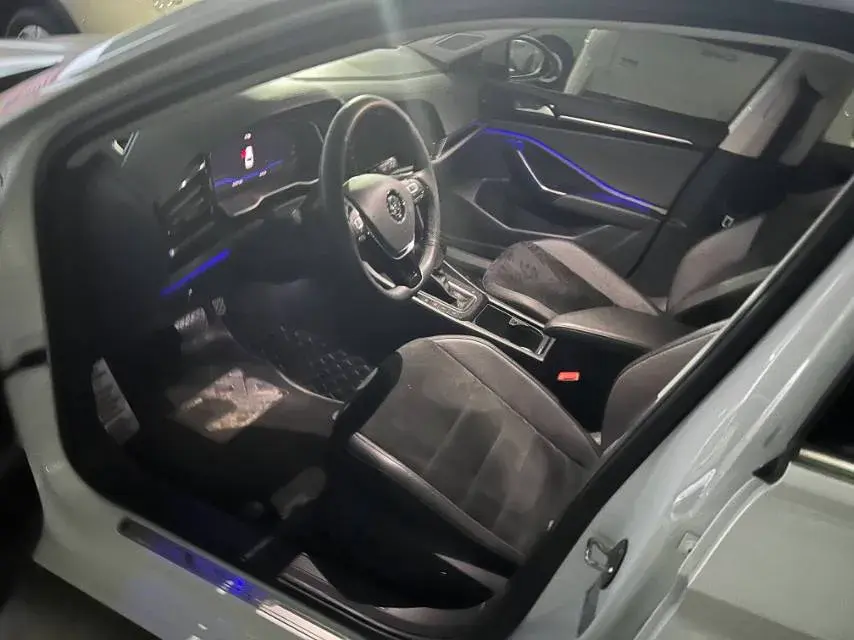 2021 VOLKSWAGEN SAGITAR thumbnail 3