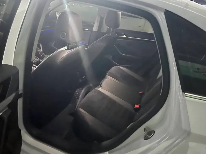 2021 VOLKSWAGEN SAGITAR thumbnail 4