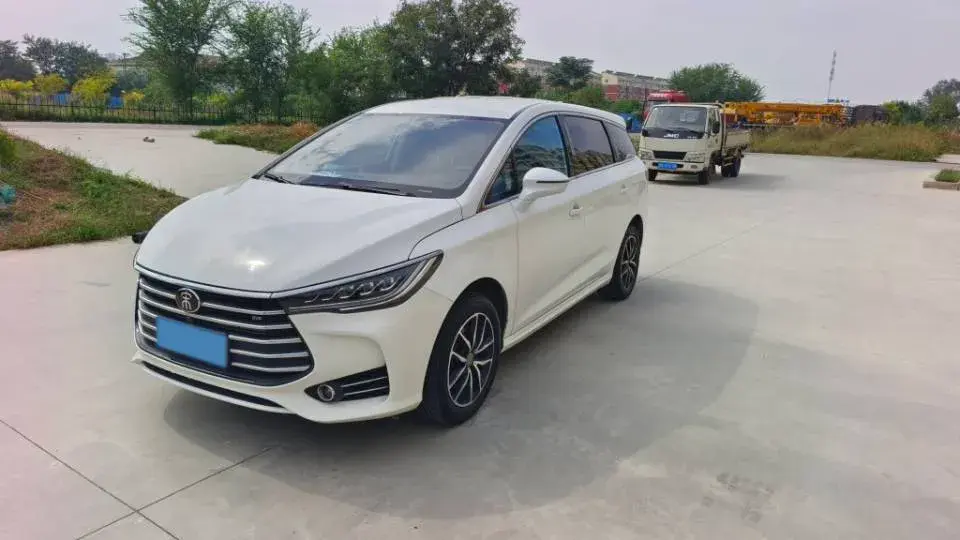 2018 BYD SONG view 1