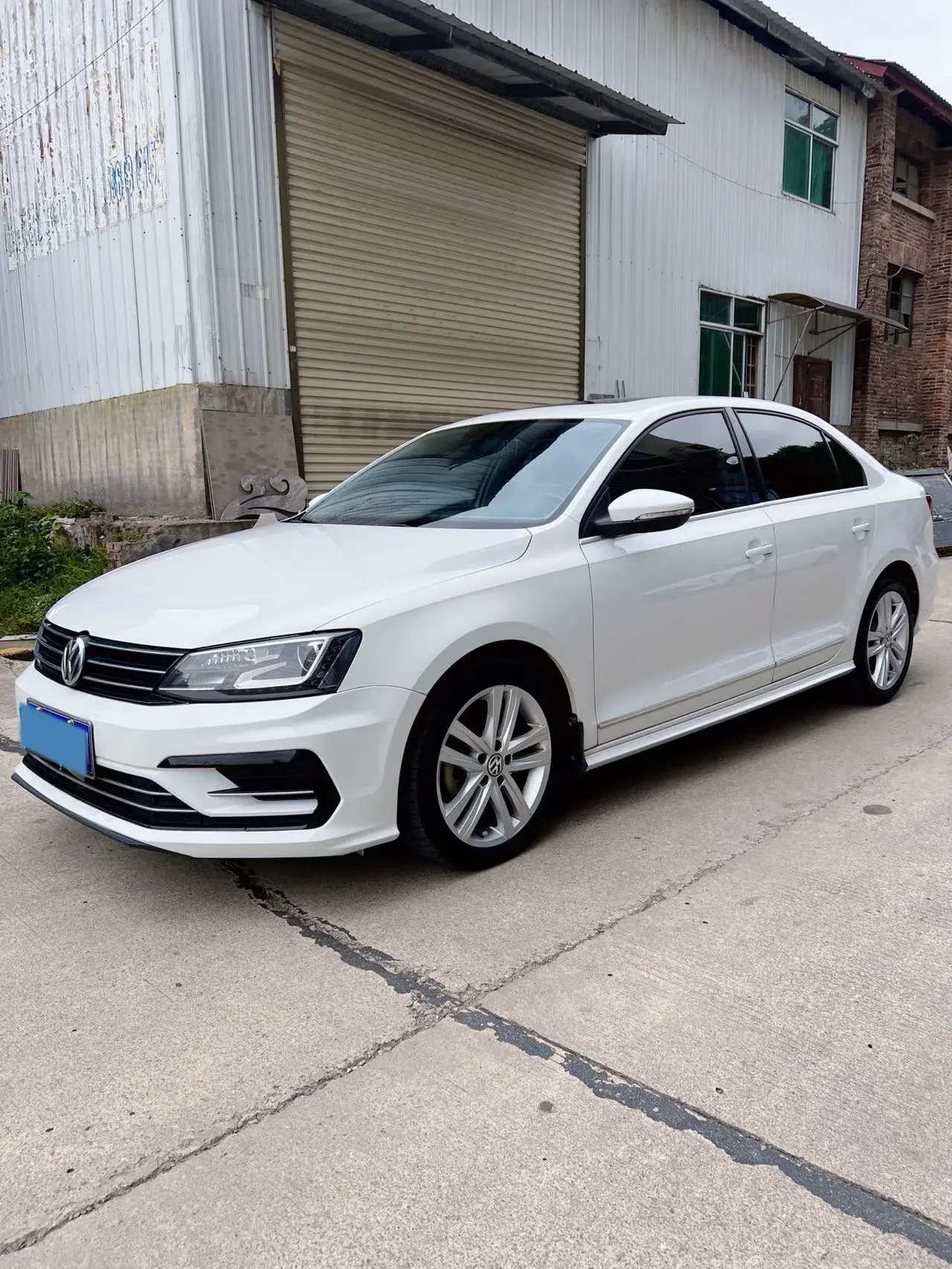 2018 VOLKSWAGEN SAGITAR view 1